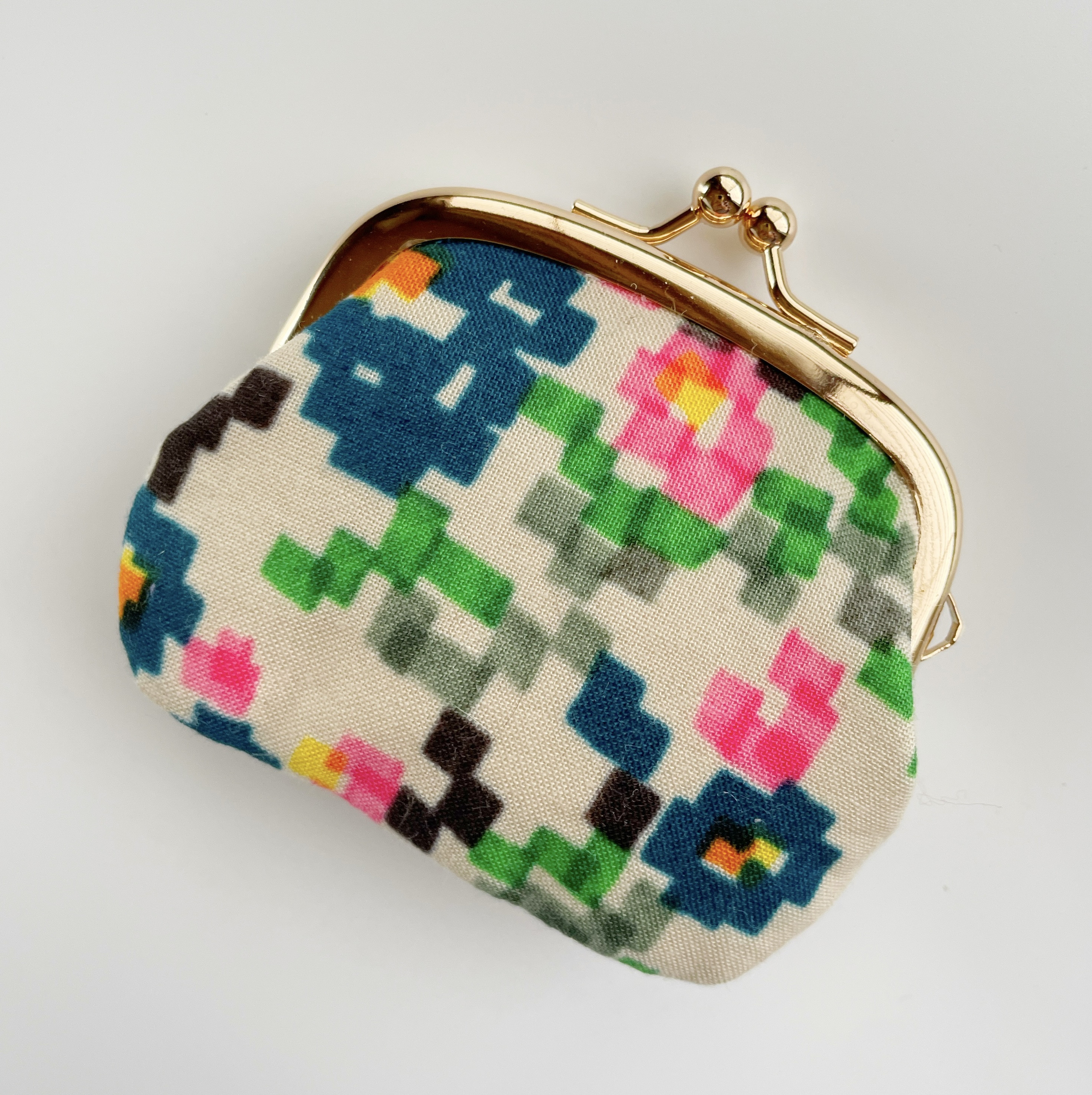 ハンドメイド　がま口長財布　ミナペルホネン　flower bed ミナペルホネン flower nest 大きい木玉親子がま口長財布バッグ