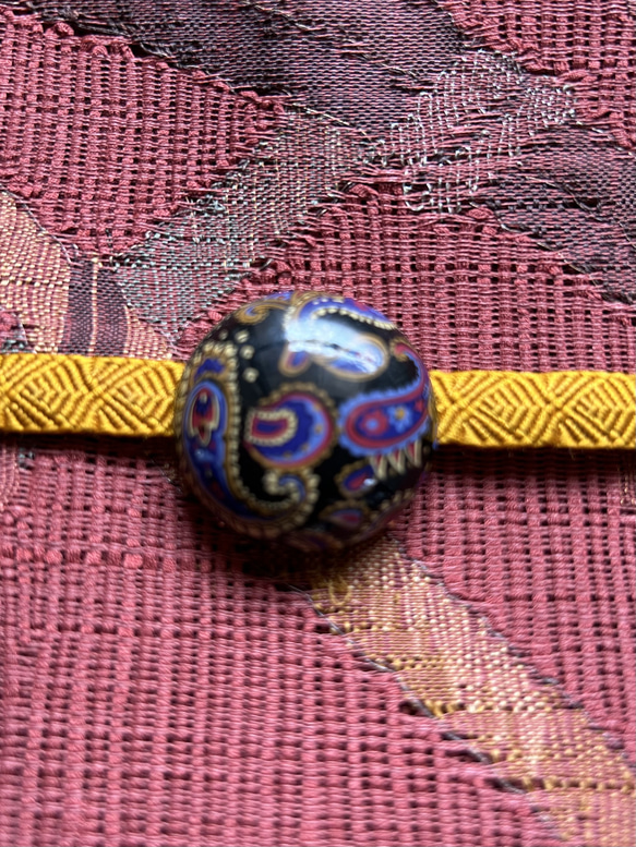 ビンテージ素材の昭和レトロなペーズリー模様の帯留め「ペーズリー・ノアール」 5枚目の画像