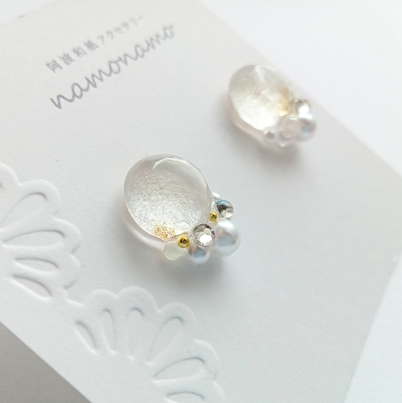 ~卯の花~ 阿波 和紙 一粒 イヤリング / ピアス ( 小ぶり　揺れない 伝統工芸 ホワイト フォーマル ） 4枚目の画像