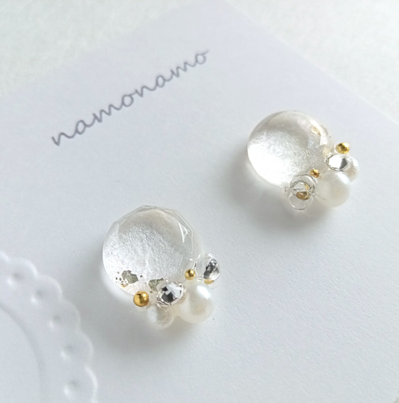 ~卯の花~ 阿波 和紙 一粒 イヤリング / ピアス ( 小ぶり　揺れない 伝統工芸 ホワイト フォーマル ） 1枚目の画像