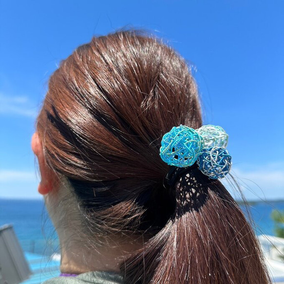 水引“Mizuhiki”製作　球形髮飾　帶鈴　日式　淺藍色 第5張的照片