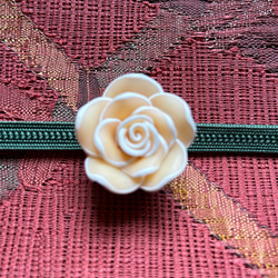 デッドストックボタンのスイーツな薔薇の帯留め「ローズ・カスタード」 9枚目の画像