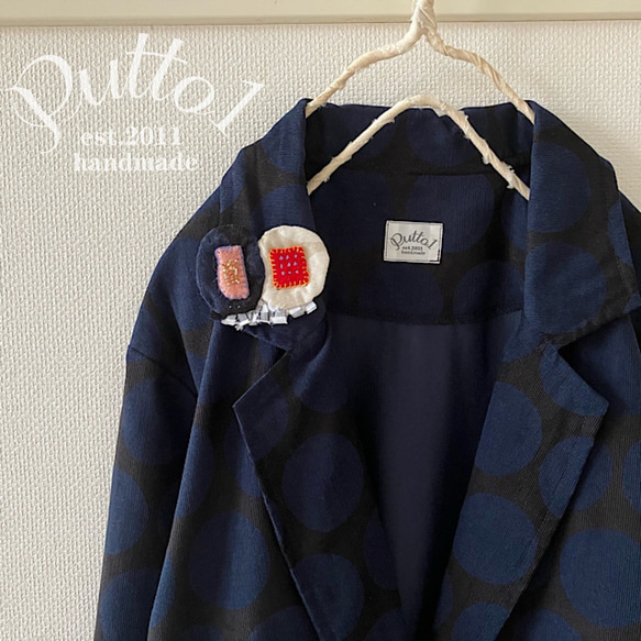 ［受注生産］手刺繍とビーズのドット柄コーデュロイ+フェルトのブローチ 4枚目の画像