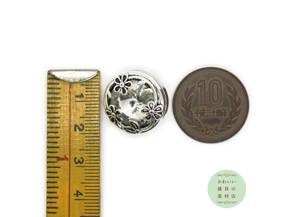 20mm クリアクリスタルの大きな丸いラインストーンの周りに5弁の小花が3つ並んだ銀古美スナップボタン#BUS-0060 3枚目の画像