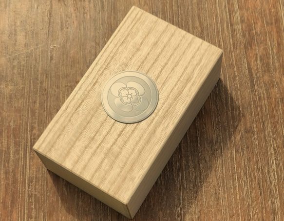 こおり　衣装盆　家紋入り　漆仕上げ　箱入り　 高級品 ip_7r-603_04.jpg