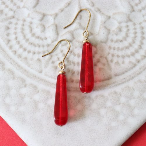 vintageレッドドロップピアス／イヤリング ピアス（フック・チェーン