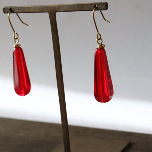 vintageレッドドロップピアス／イヤリング ピアス（フック・チェーン