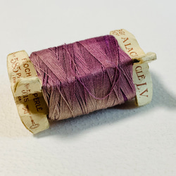 Vtg糸巻き 刺しゅう糸 未使用 フランス ぶどう色 2枚目の画像