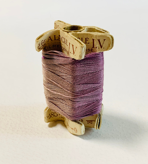 Vtg糸巻き 刺しゅう糸 未使用 フランス ぶどう色 4枚目の画像