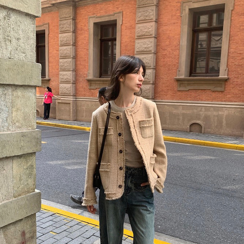 旬のフリンジ仕様 ノーカラーのツイードジャケット【春秋】ミルク