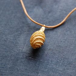 麦わら細工のネックレス　麦編み　皮紐　ペンダント　MUGI-AMIシリーズ 3枚目の画像