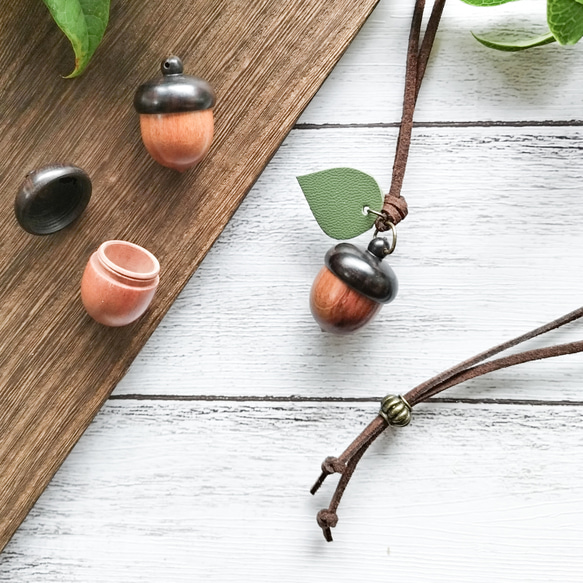どんぐりピルケースネックレス ネックレス・ペンダント