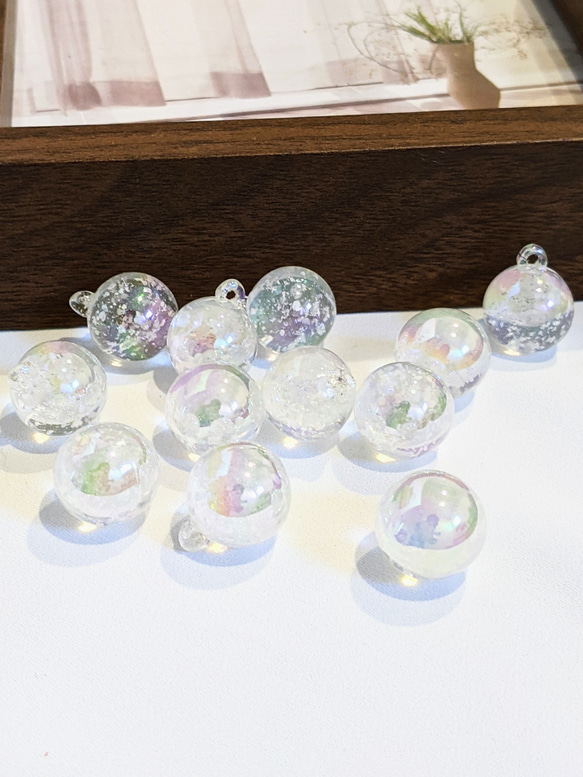 スノードーム オーロラクリア 16㍉ 4個 カン付き シャボン玉 ガラスボール チャーム パーツ 3枚目の画像