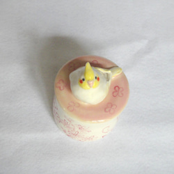 小鳥の陶箱（オカメインコ） 2枚目の画像