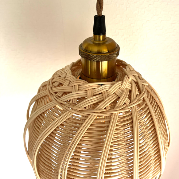 ラタン手編みのランプシェード LED電球 5枚目の画像
