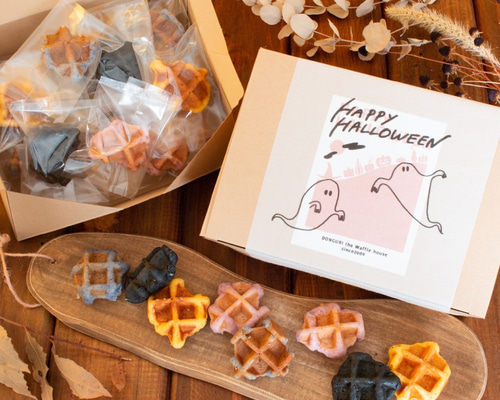 黒うさぎ&オバケ(ワッフル台)★ハロウィン ハロウィンフードレポ2025④〜ワッフル〜 | d & d 大好きkaoriの