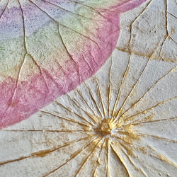 【一点もの】オシャレでユニークな蓮の葉ハッピーアート: The beauty of lotus leaf.虹、幸、癒し 5枚目の画像