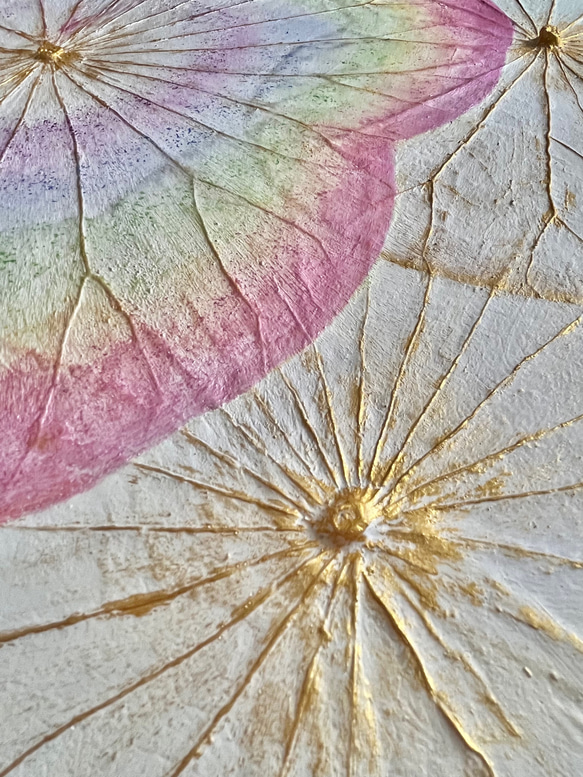 【一点もの】オシャレでユニークな蓮の葉ハッピーアート: The beauty of lotus leaf.虹、幸、癒し 5枚目の画像