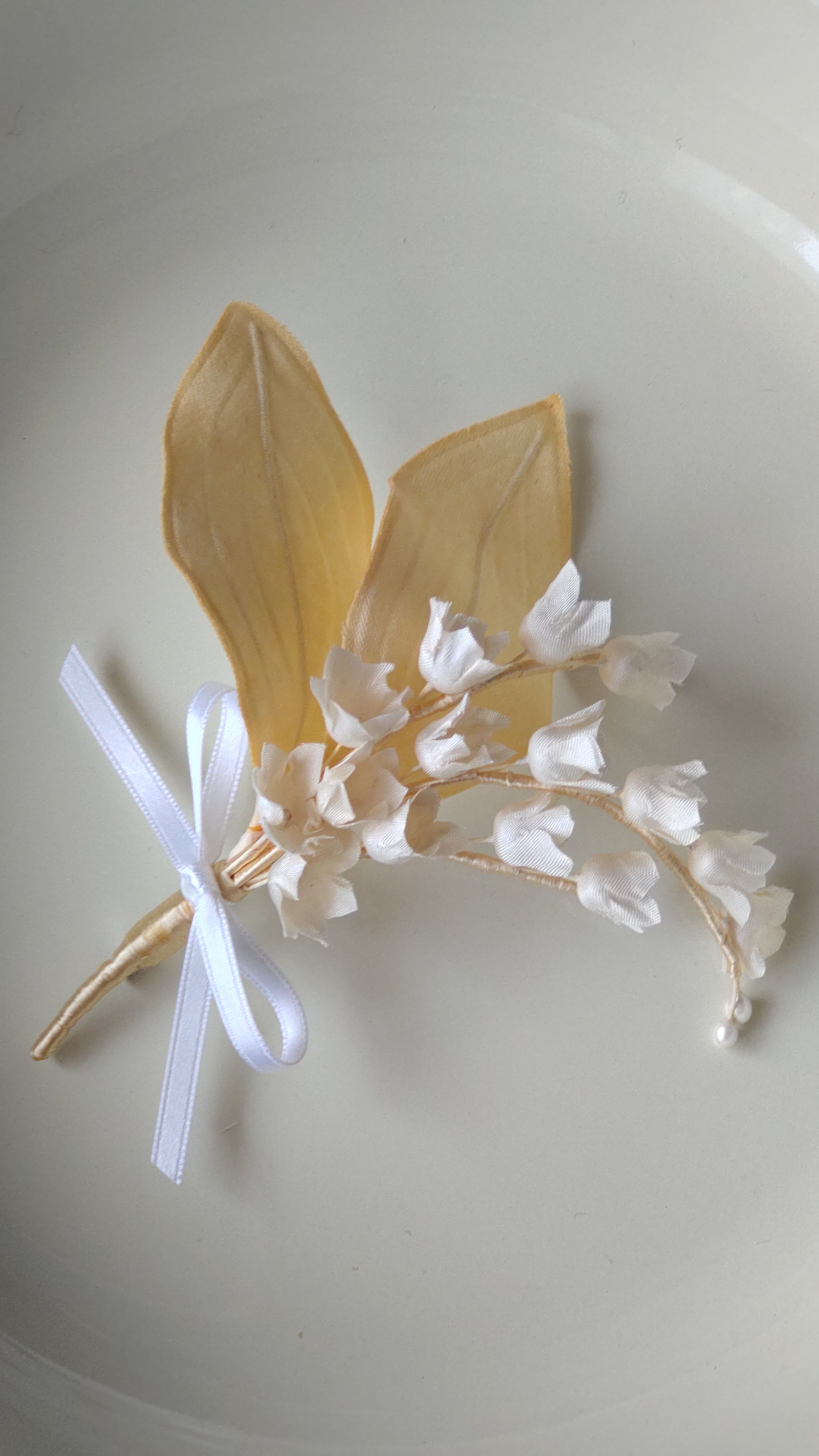 シルク100%(羽二重)使用　オートクチュール　コサージュ　すずらん　シャンパンゴールド　入園式　卒園式　入学式　卒業式