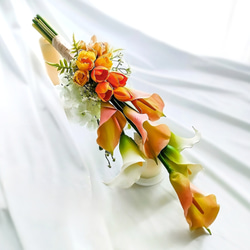 【生花に見える】オレンジのカラー  チューリップ ウェディングブーケ ブートニア 白 人気 結婚式 前撮り　高級造花 1枚目の画像