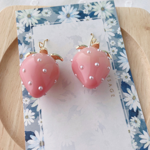 ミルキーピンク苺ピアス*いちごイチゴストロベリー*大ぶり