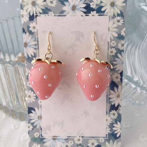 赤いちごピアス*苺イチゴストロベリー*大ぶりおしゃれ大人可愛い 