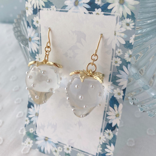 クリア苺ピアス*いちごイチゴストロベリー*大ぶりおしゃれ大人可愛い