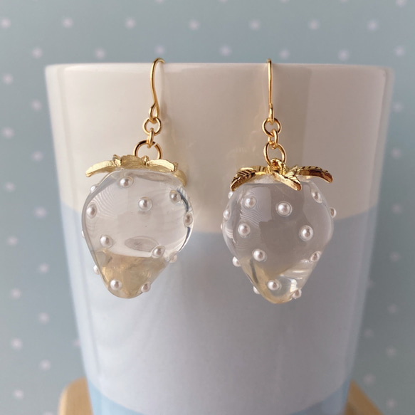 クリア苺ピアス*いちごイチゴストロベリー*大ぶりおしゃれ大人