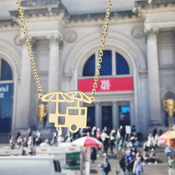 ニューヨークシリーズ “ホットドッグカート” ネックレス 1枚目の画像