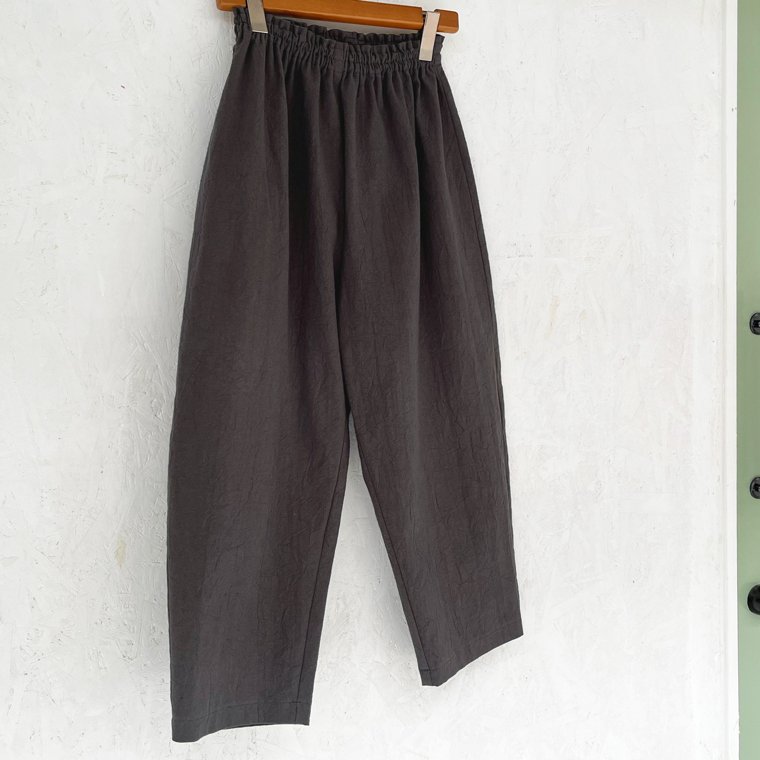 コットンリネンのテーパードパンツ（バルーンパンツ）3サイズ選べる◎丈オーダーも可 チャコールグレイ nunono-46