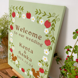 【送料無料】リスとリンゴ刺繍の秋色ウェルカムボード（グリーン）結婚式　ウェディング 4枚目の画像