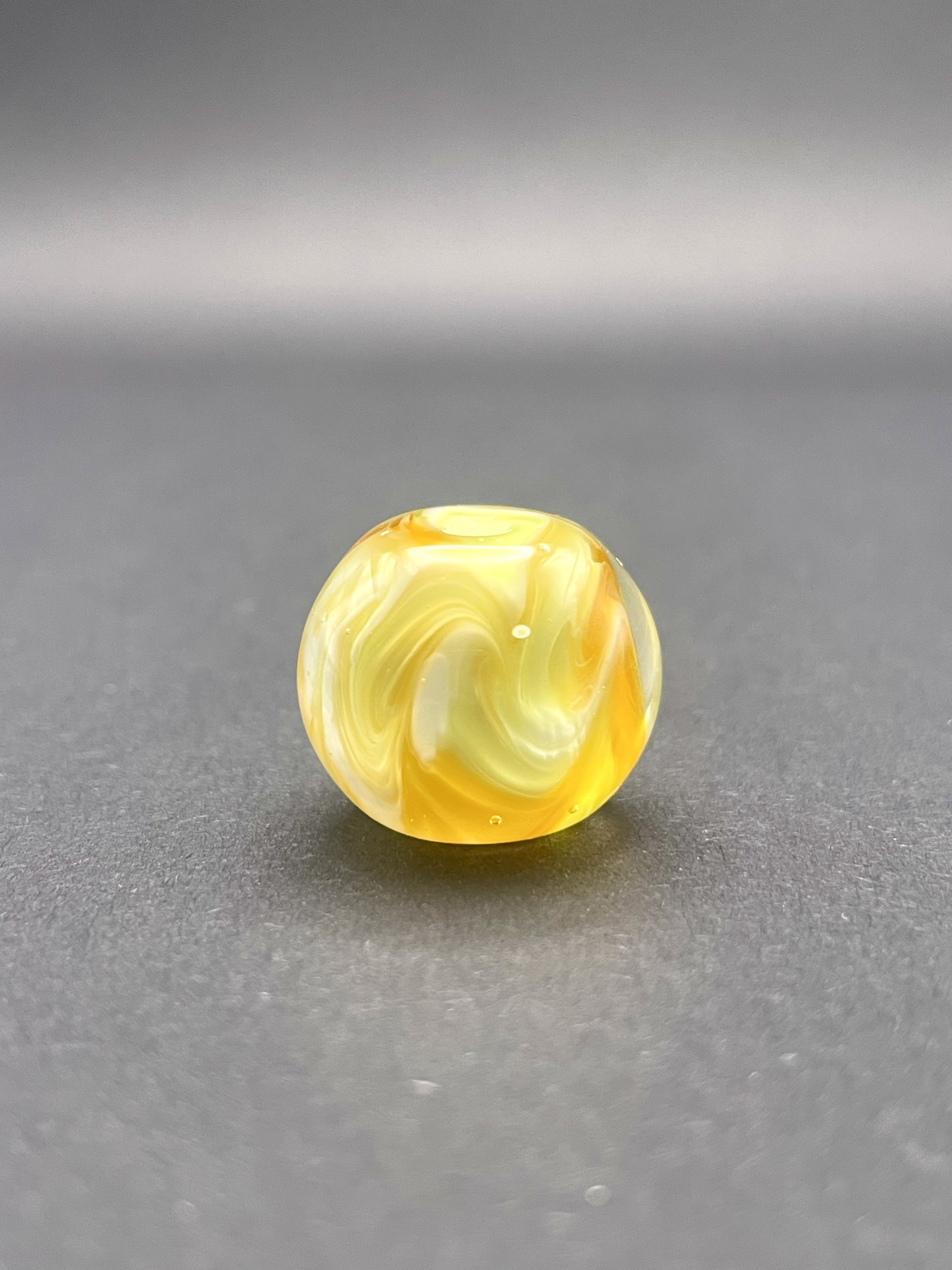 古いアートピース 赤黒黄 015蜻蛉玉　