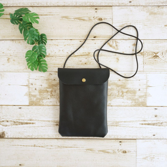 長財布とスマホが余裕で入るサコッシュ ショルダー斜め掛けタイプ 縦型