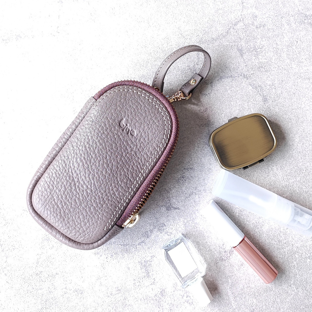 ぶら下げポーチ（プレーンカラー・グレージュ）　レザー　小物入れ　縦型　イヤホンケース　革