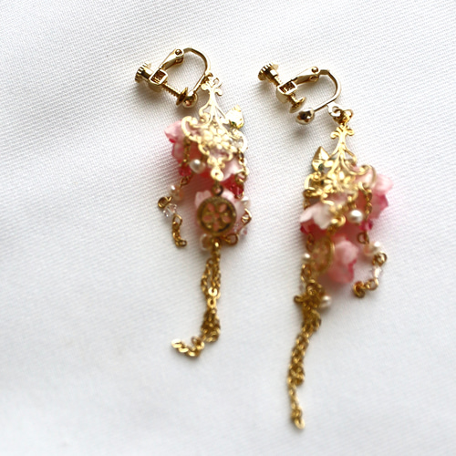 ひよこ☆薔薇のイヤリング☆しずく♪ロザフィ ひよこ様専用☆薔薇のイヤリング☆しずく♪ロザフィ