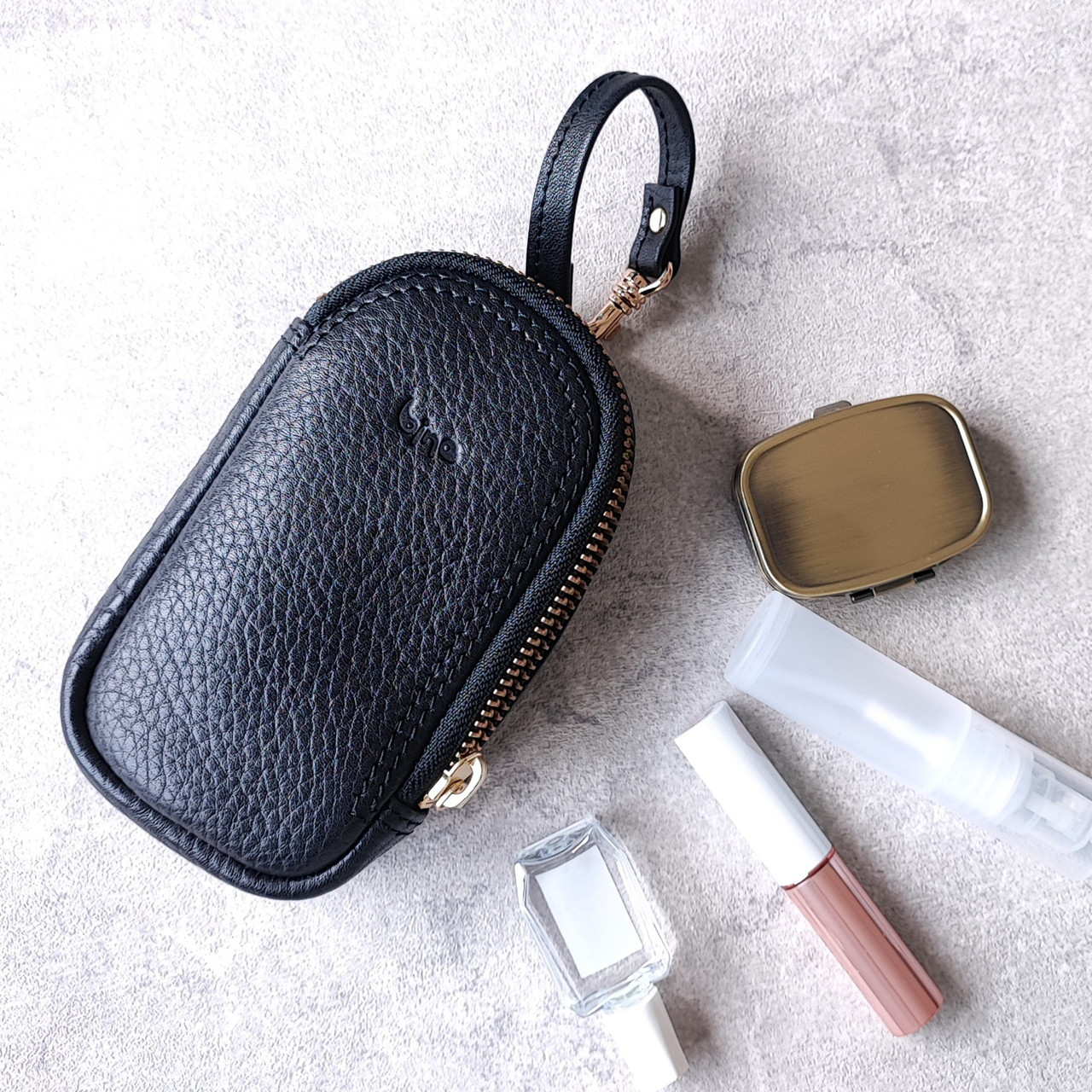 美品　プラダ　ロゴ ミニポーチ チャーム　イヤホンケース　ブラック 楽天市場】PRADA プラダ ミニポーチ 1TT119 2DMV レディース