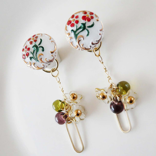 赤　花　ボタン　アクセサリー　バラ　ヴィンテージ　フラメンコ　ピアス　イヤリング 赤 花 ボタン アクセサリー バラ ヴィンテージ フラメンコ