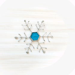ワイヤーとガラスの雪の結晶  オーナメント・クリスマス・冬・雪・ステンドグラス 4枚目の画像