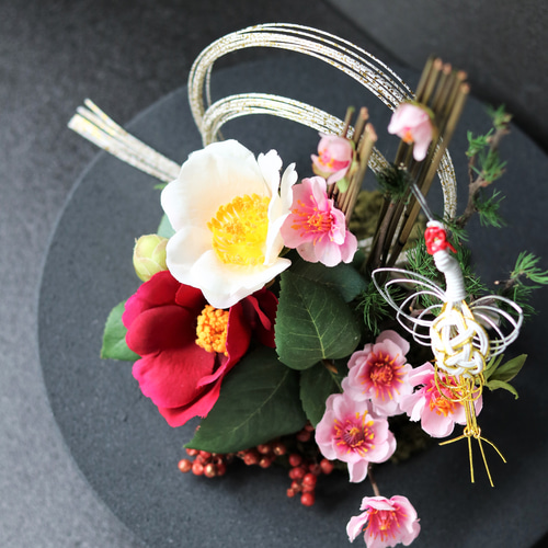 紅 ラタン のお正月飾り ちりめん椿 和モダン NO2 紅 ラタン のお正月飾り ちりめん椿 和モダン NO2 紅白椿のラタン