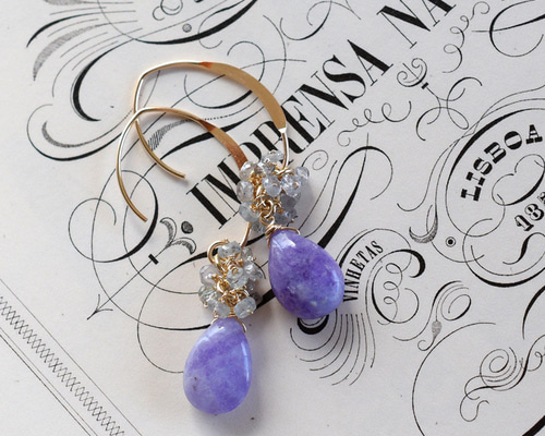 14kgf 紫外線で色が変わる 超希少石ハックマナイトのピアス ピアス