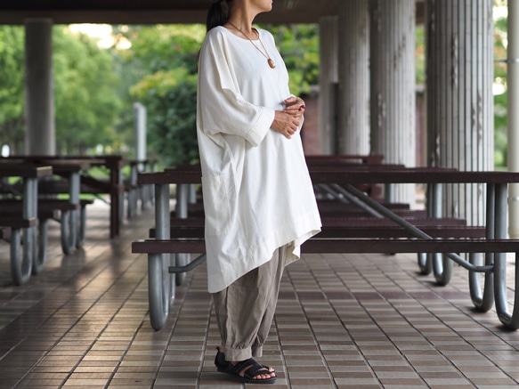 蓬鬆拉絨棉長袍襯衫，附口袋/灰白色 第3張的照片