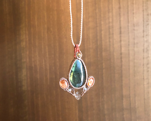 マクラメ編み ペンダント ラブラドライト サンストーン ハンドメイド マクラメ編み ペンダント ラブラドライト サンストーン ハンドメイド