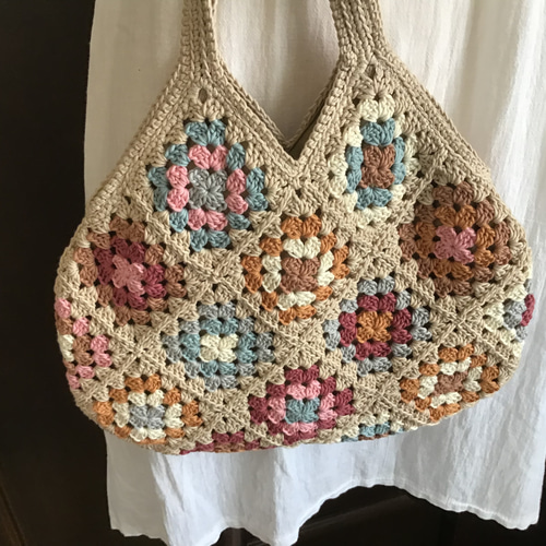 春幸秋　グラニーバッグ　ハンドメイド ハンドメイド**はぎれを繋いだナチュラルグラニーバッグ**&daisy