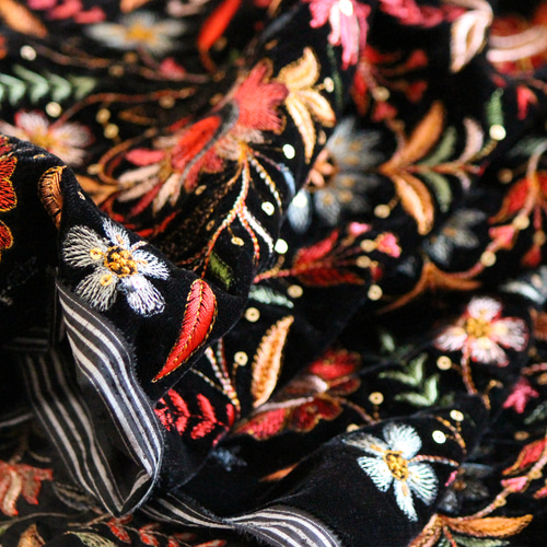 ラディアル　黒ベルベット ベドジャン 日本刺繍 刺繍入りベルベット生地 黒(PAKISTANI LUXURY BRAND) - メルカリ