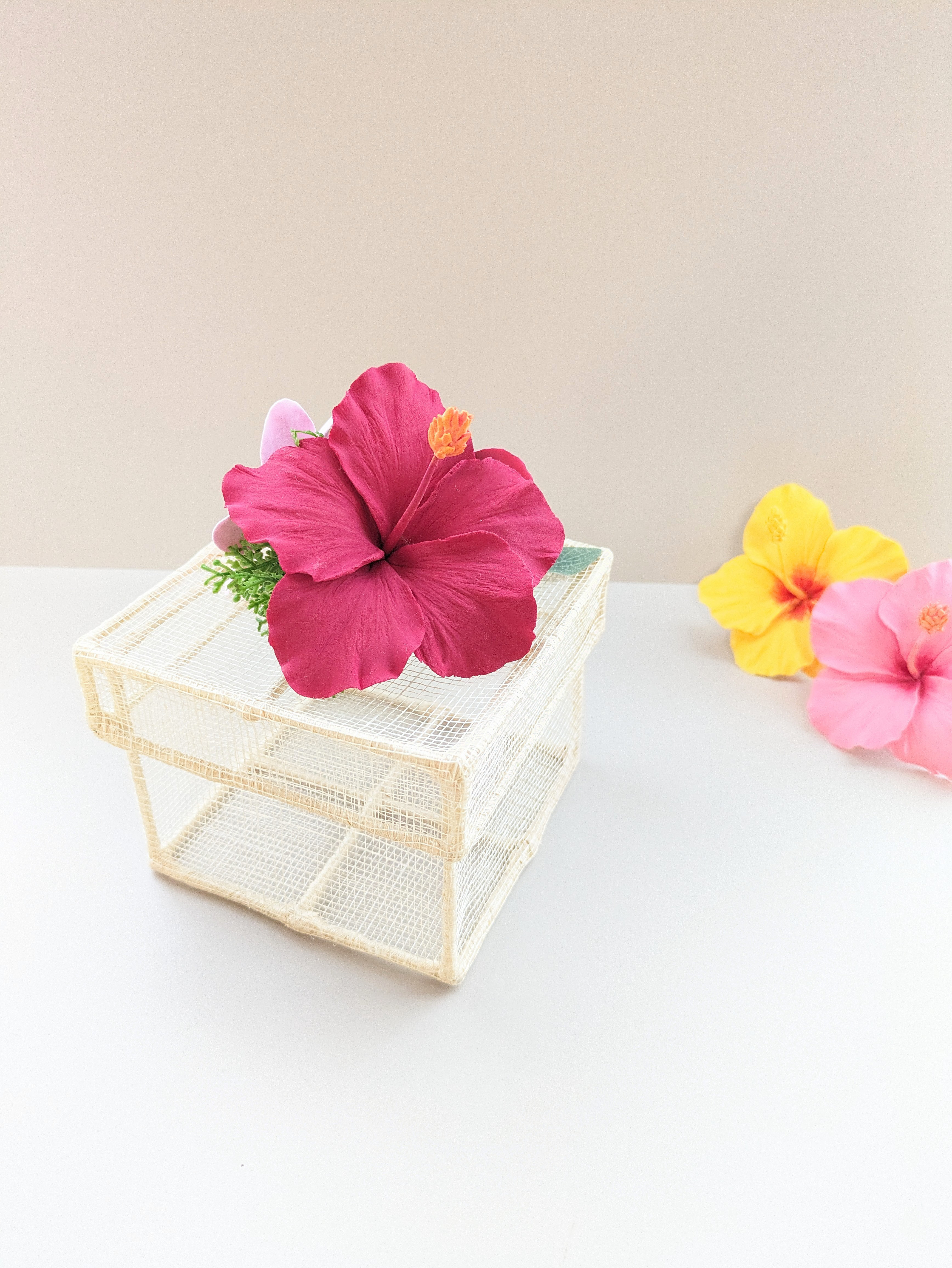 クレイフラワー❀華やか♪真っ赤なハイビスカスとプルメリア♫ボックス