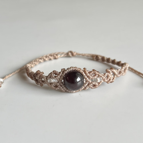 231】ガーネットのマクラメ編みブレスレット ブレスレット 楓 通販