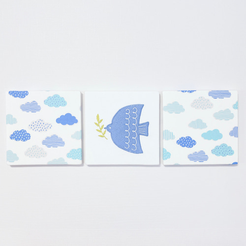 送料無料】ファブリックパネル 空飛ぶ小鳥刺繍&北欧くも柄 15×15cm 3枚