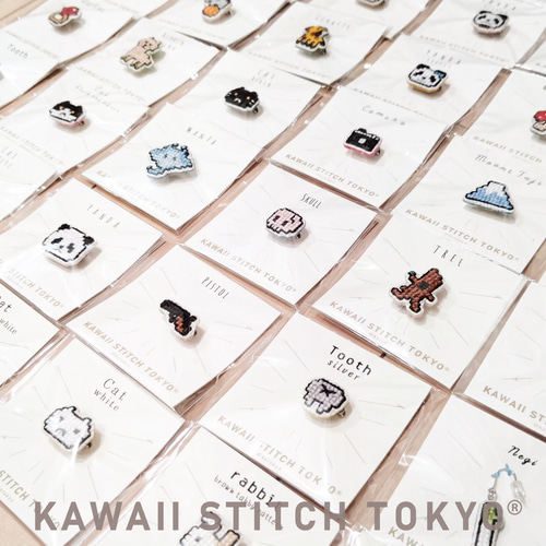 電車 横から【ブローチ】バッチ バッジ 鉄道 乗り物 train 刺繍