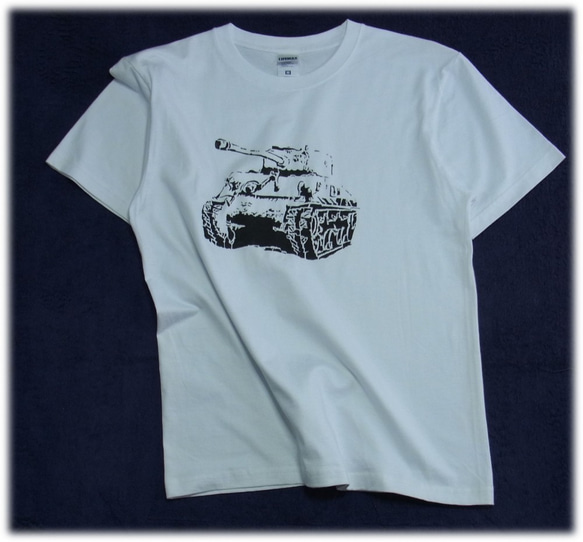 ＜戦車 シャーマン＞-手でペイントされたシンプルなＴシャツ「展示品」Unisex 2枚目の画像