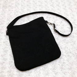 １６６１．帆布のサコッシュ　黒×グレーポケット　猫の手タグ（白）　肉球　ポシェット　再販 2枚目の画像